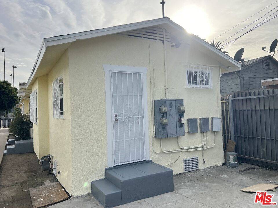 Los Angeles, CA 90011,413 E 41st PL