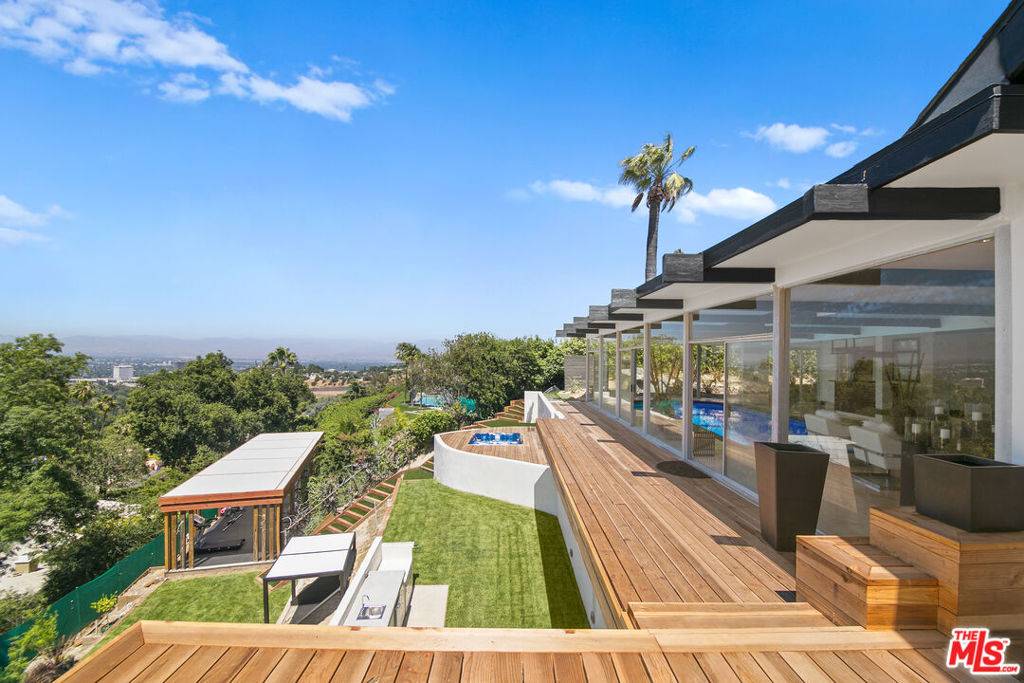 Sherman Oaks, CA 91403,3634 Royal Meadow RD