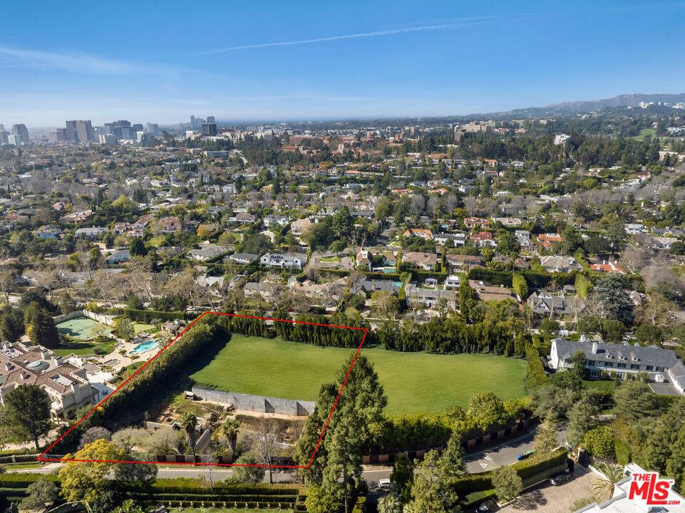 Los Angeles, CA 90024,355 S Mapleton DR