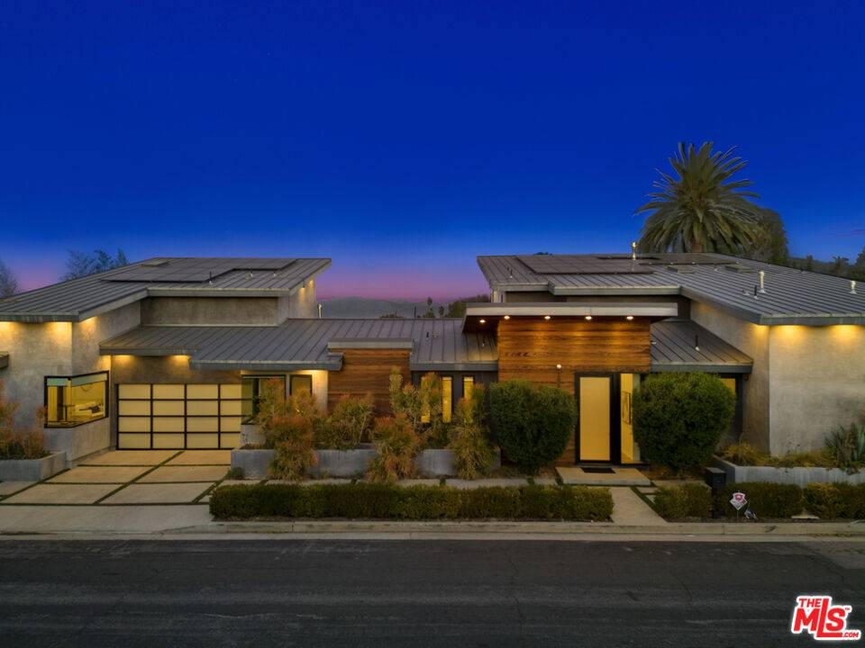 Tarzana, CA 91356,18296 Karen DR