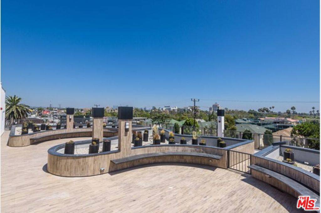 Los Angeles, CA 90038,711 Cole AVE #108