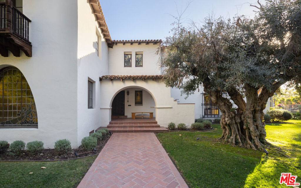 Los Angeles, CA 90027,5470 Los Feliz BLVD