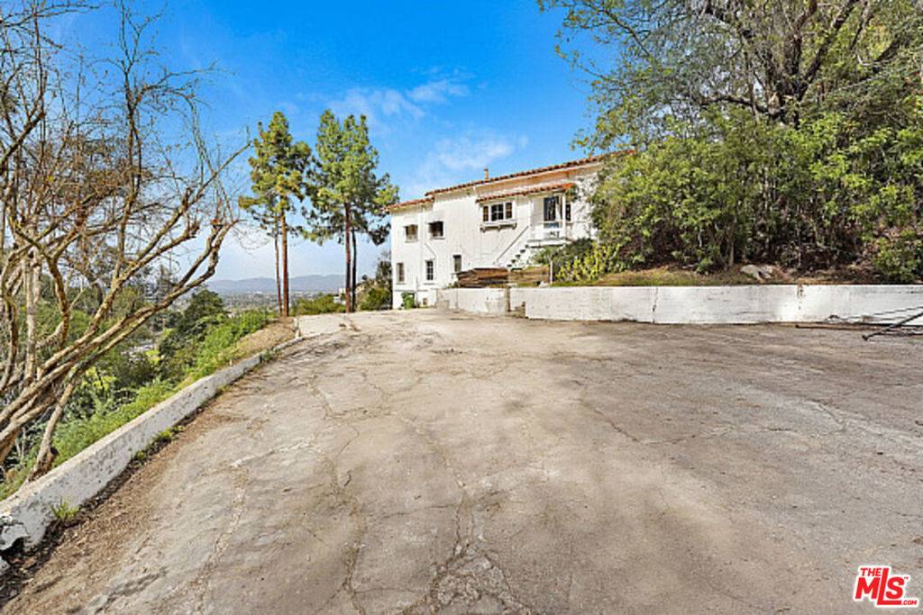 Los Angeles, CA 91604,3351 Coldwater Canyon AVE