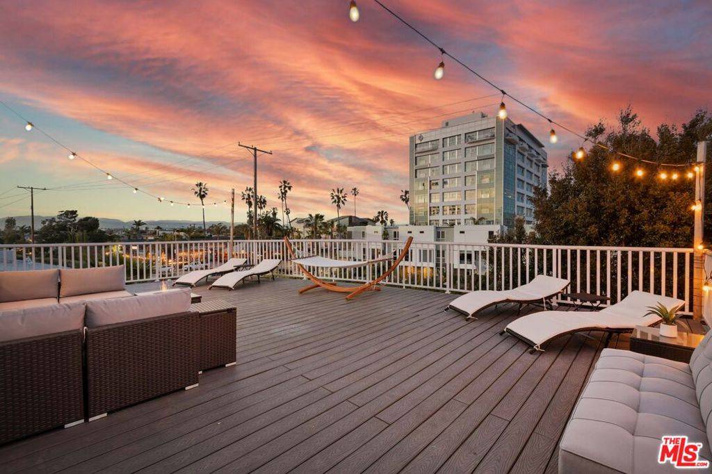 Venice, CA 90292,3115 Strongs DR