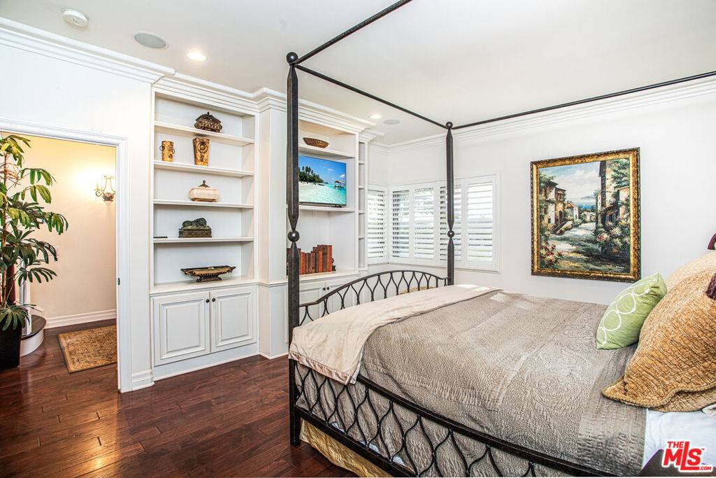 504 Avocado AVE Corona Del Mar, CA 92625