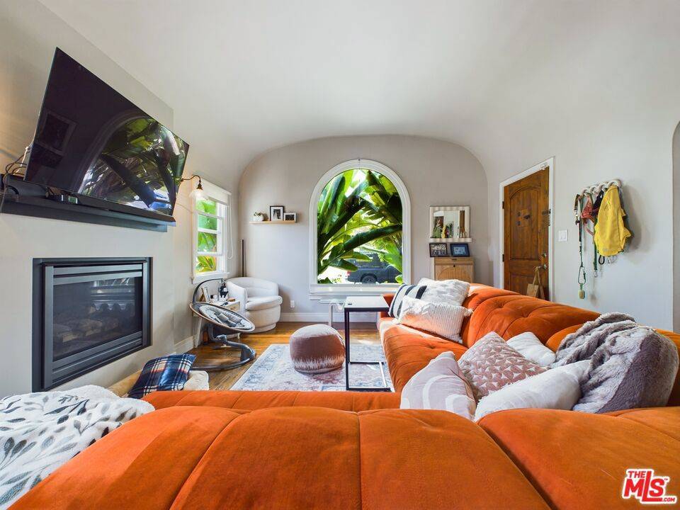 Los Angeles, CA 90034,3130 Hutchison AVE