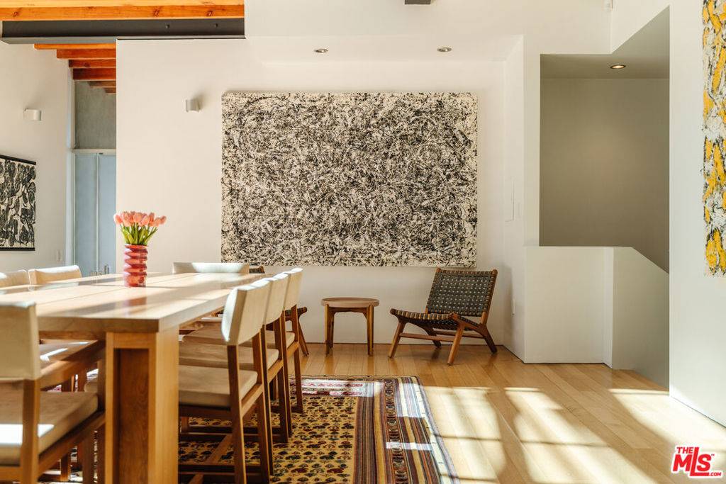 Santa Monica, CA 90402,562 Stassi LN