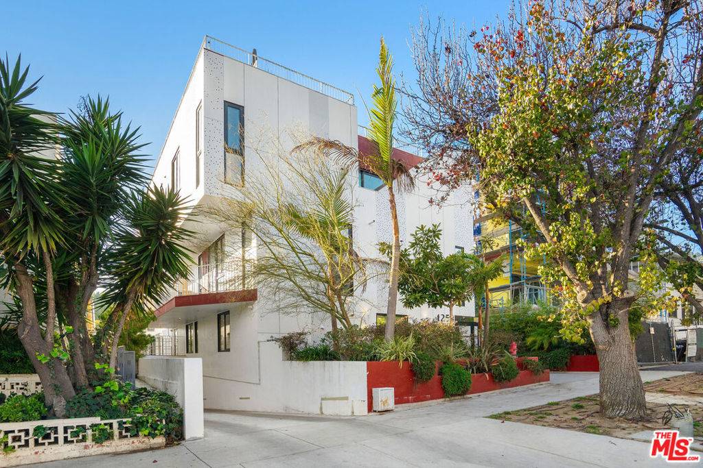 West Hollywood, CA 90069,1253 N Sweetzer AVE #6
