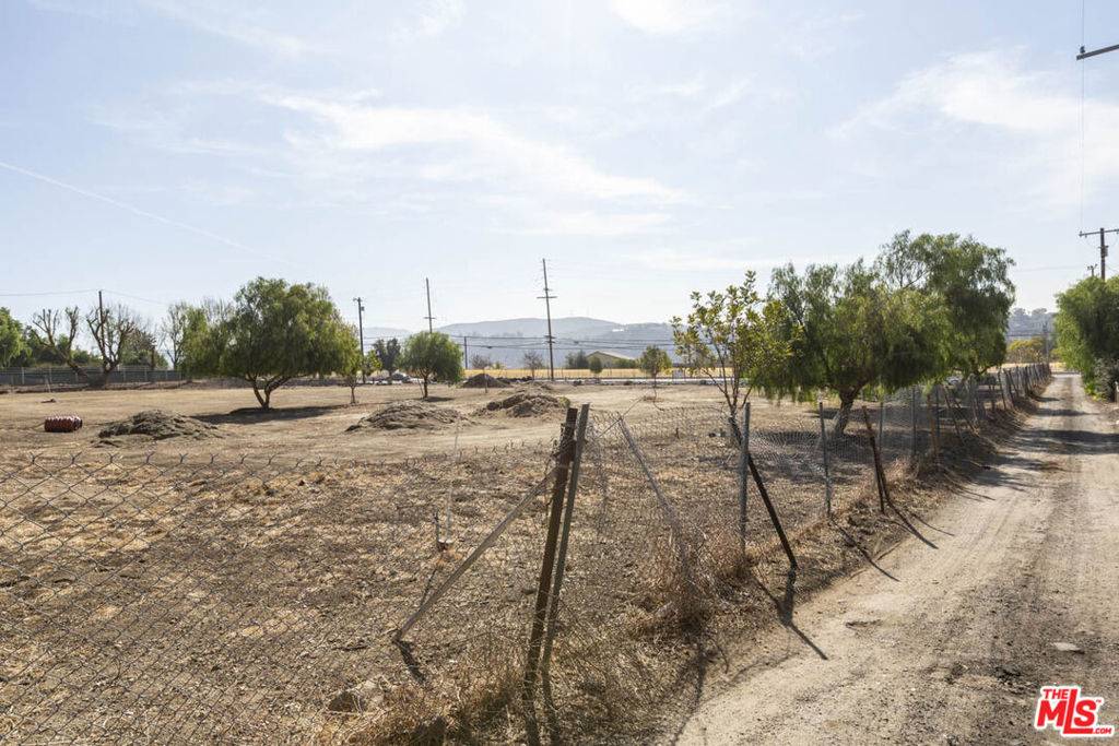 Los Angeles, CA 91342,9955 Foothil