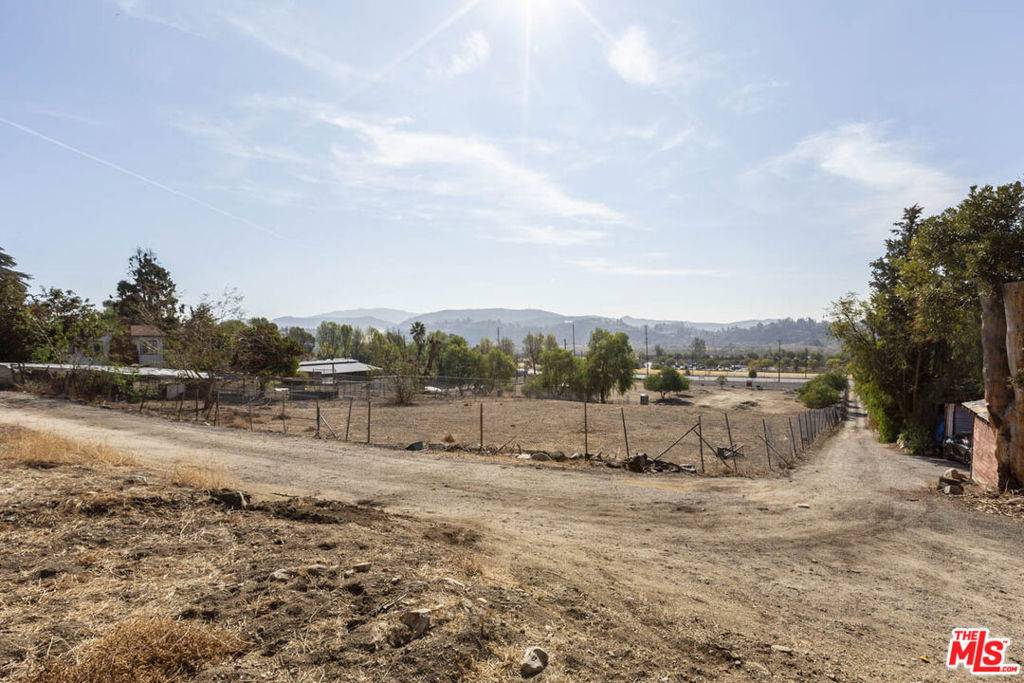 Los Angeles, CA 91342,9955 Foothil