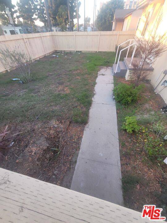 Los Angeles, CA 90059,12202 Compton AVE