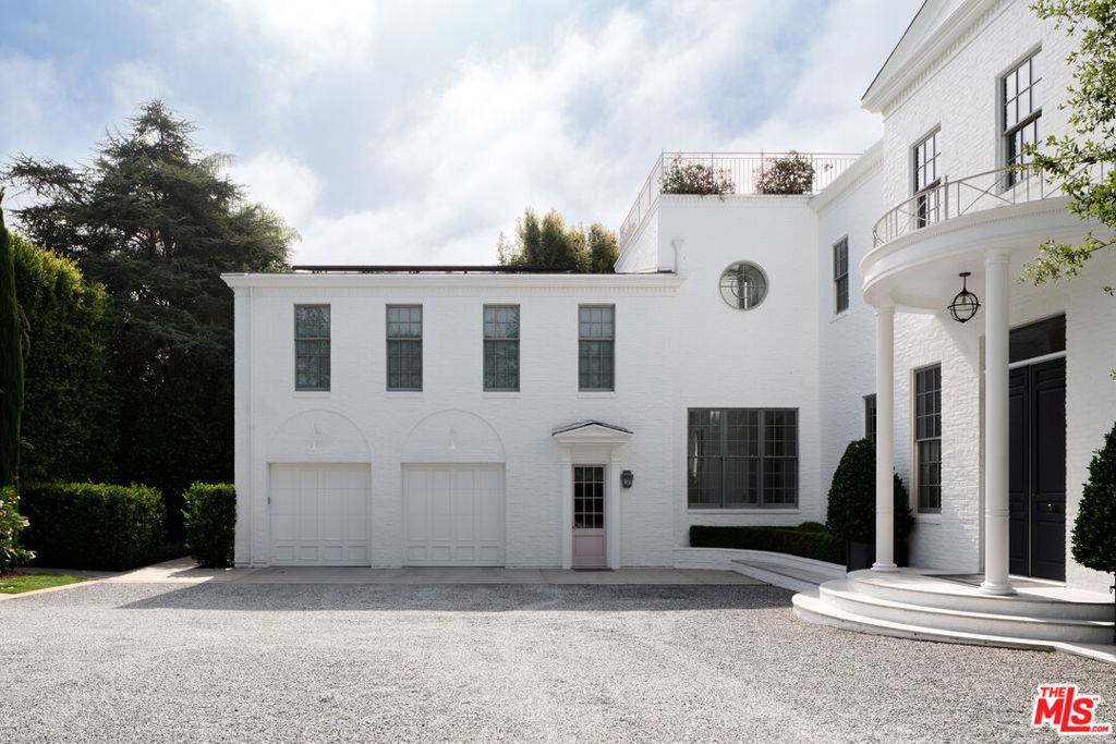 Los Angeles, CA 90049,227 N Tigertail RD