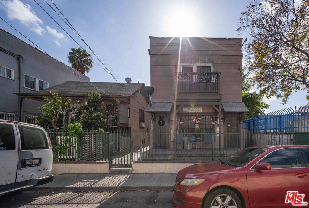 Los Angeles, CA 90015,1422 W 10th PL