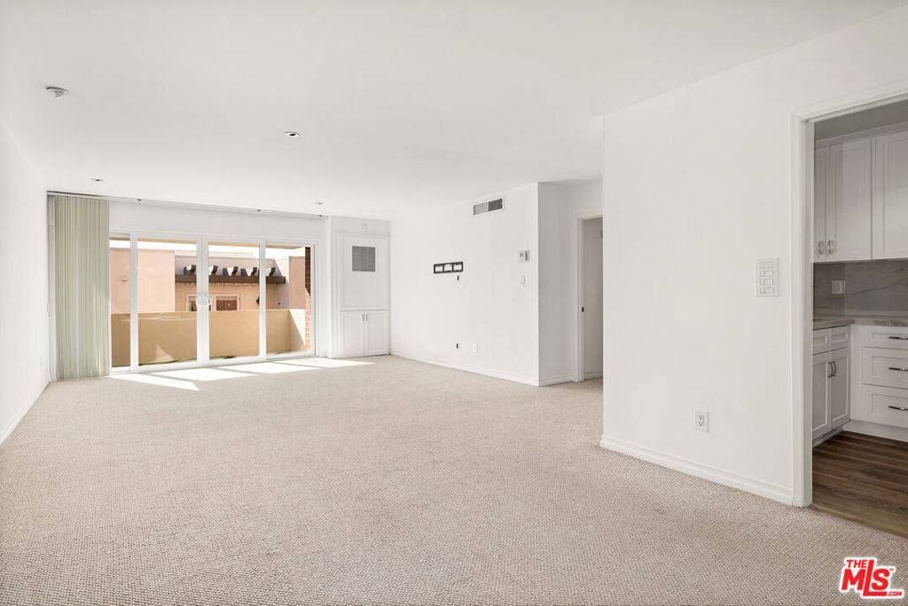 Los Angeles, CA 90049,11750 W Sunset BLVD #317