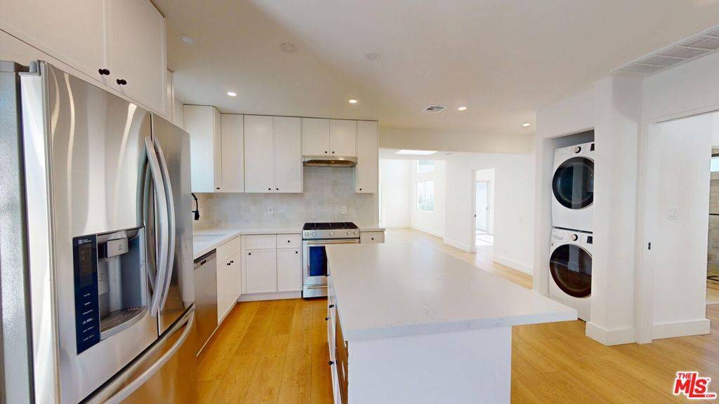Sherman Oaks, CA 91403,15242 Morrison ST