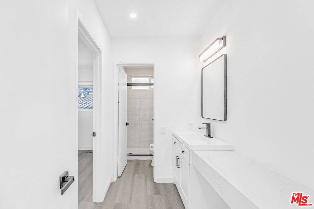 Santa Monica, CA 90404,1817 16th ST #Apt 8