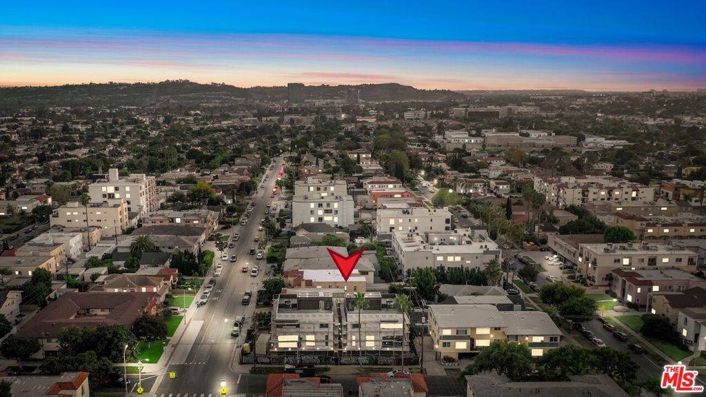 Los Angeles, CA 90019,5864 Saturn ST