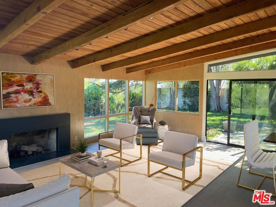Los Angeles, CA 90077,15434 Mulholland DR