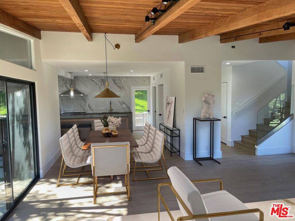 Los Angeles, CA 90077,15434 Mulholland DR