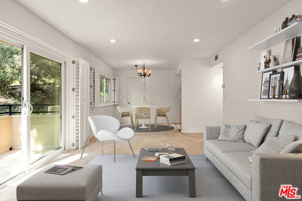 Los Angeles, CA 90068,6702 Hillpark DR #308