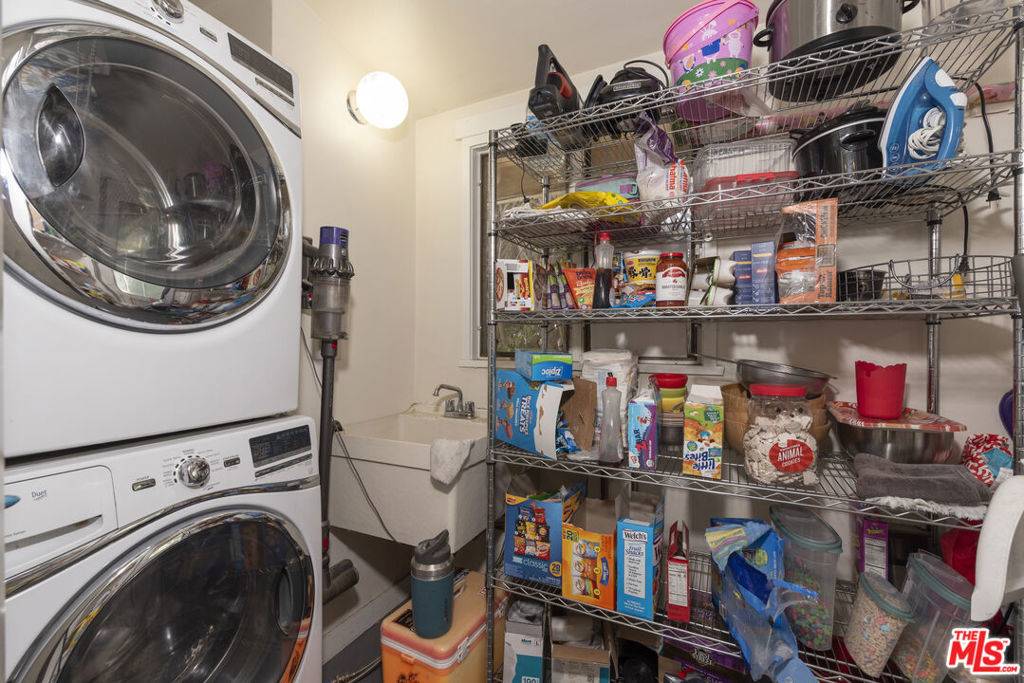 Reseda, CA 91335,19215 Arminta ST