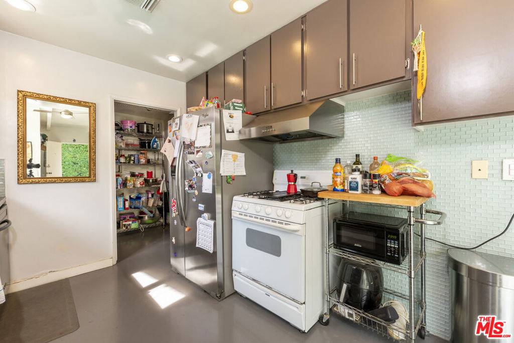 Reseda, CA 91335,19215 Arminta ST