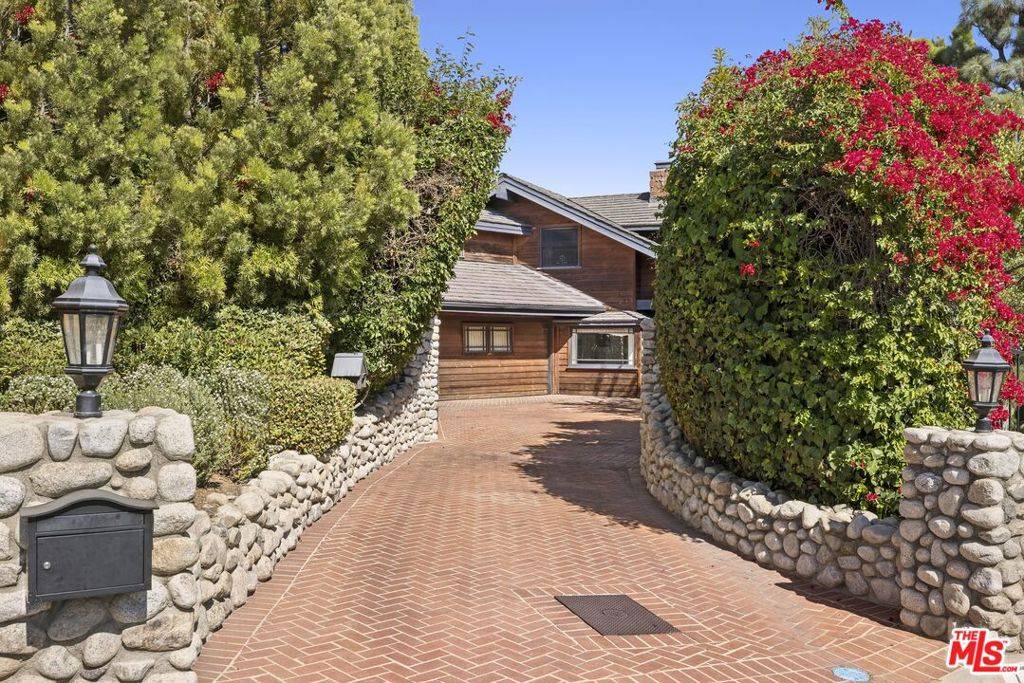 Pacific Palisades, CA 90272,1710 San Remo DR