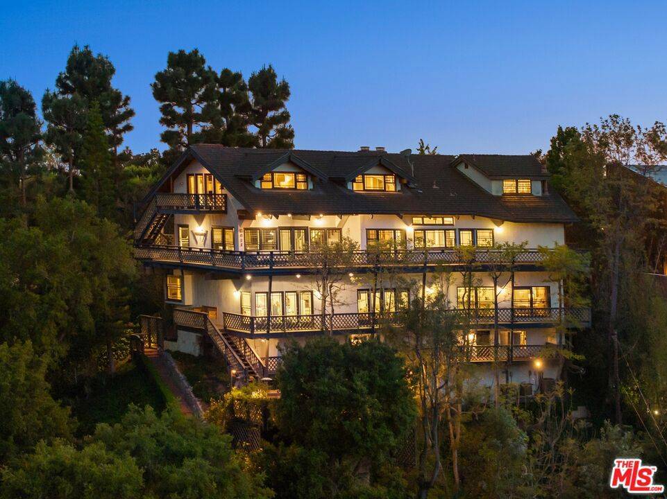 Pacific Palisades, CA 90272,1710 San Remo DR