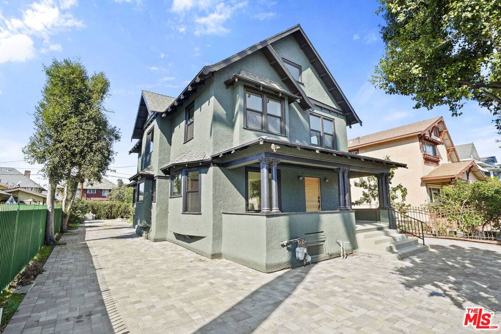 Los Angeles, CA 90007,2745 Kenwood AVE
