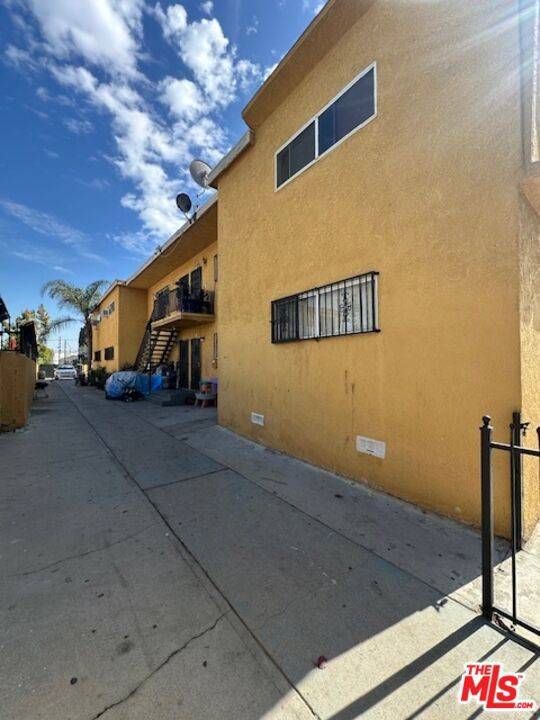 Los Angeles, CA 90011,4026 S Morgan AVE