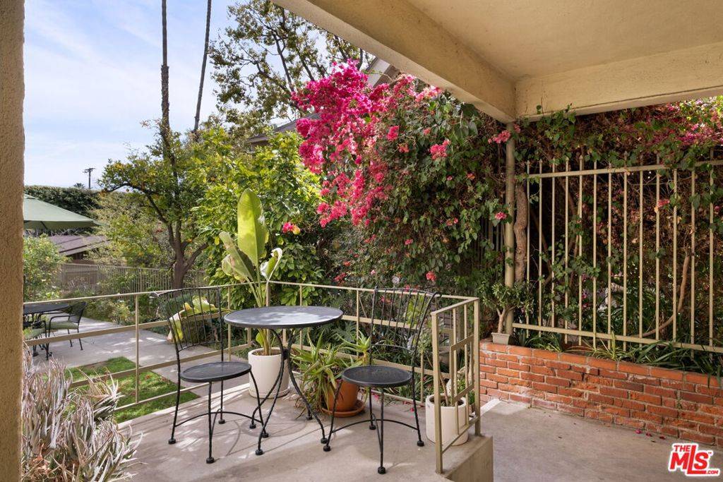 Los Angeles, CA 90068,1922 Tamarind AVE #1