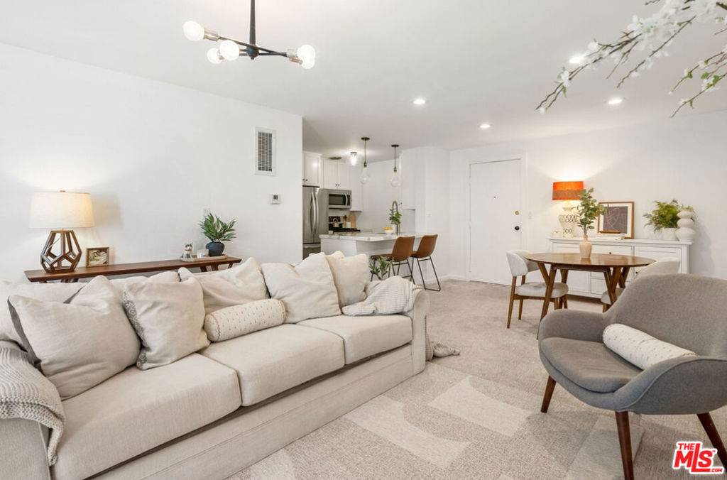 Culver City, CA 90230,6375 Green Valley CIR #206