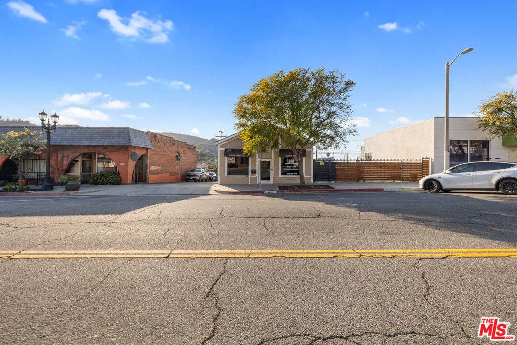 Tujunga, CA 91042,9937 Commerce AVE