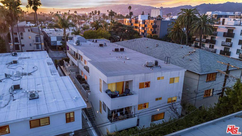 Los Angeles, CA 90038,752 N Hudson AVE