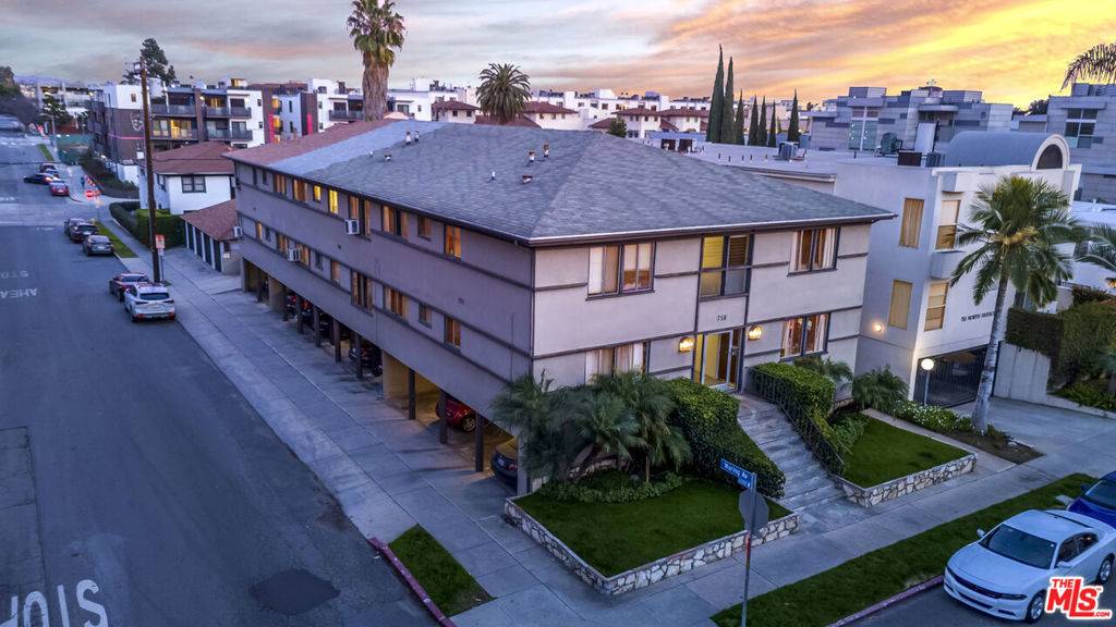 Los Angeles, CA 90038,758 N Hudson AVE