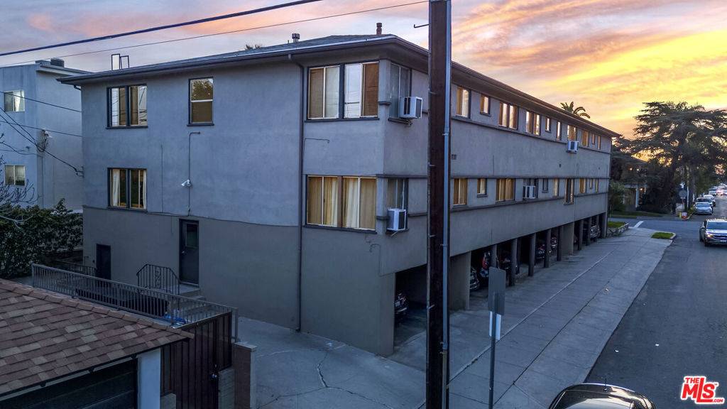 Los Angeles, CA 90038,758 N Hudson AVE