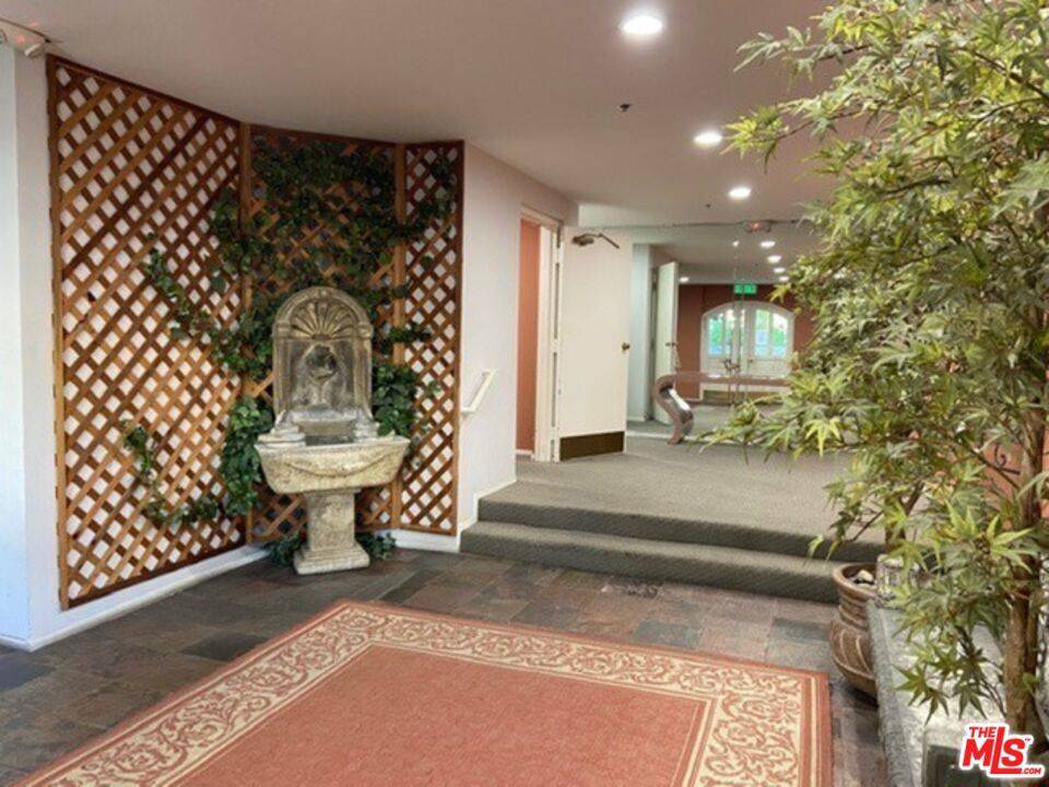 Los Angeles, CA 90025,1921 MALCOLM AVE #201