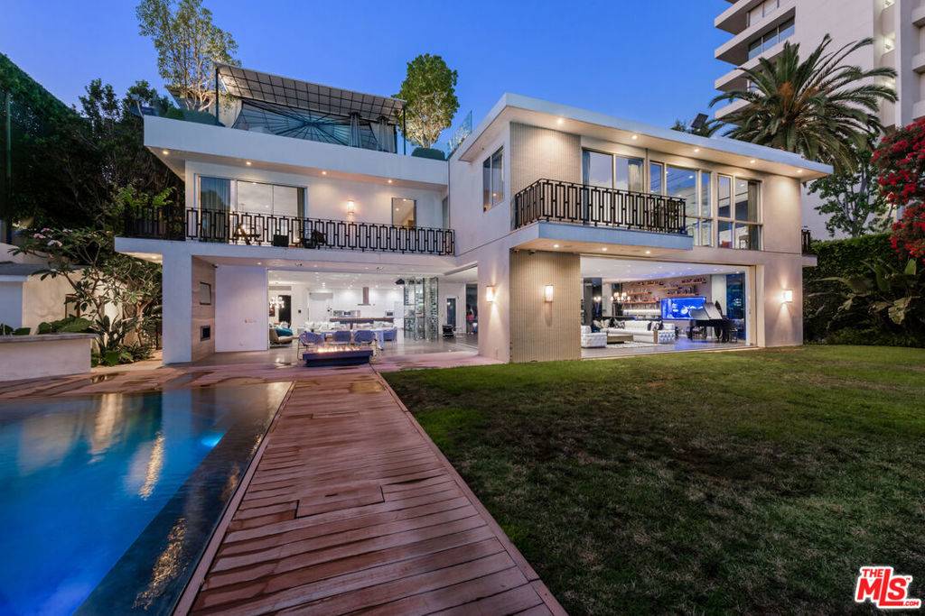 Beverly Hills, CA 90210,1111 Sierra Alta WAY