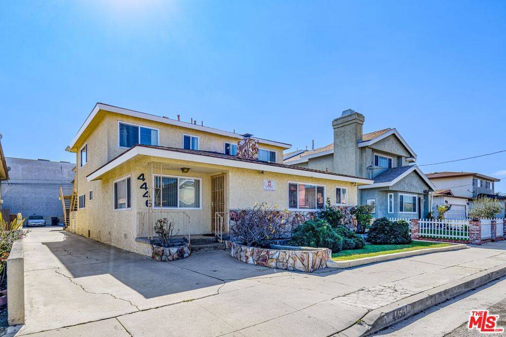 Hawthorne, CA 90250,4446 W 142nd ST