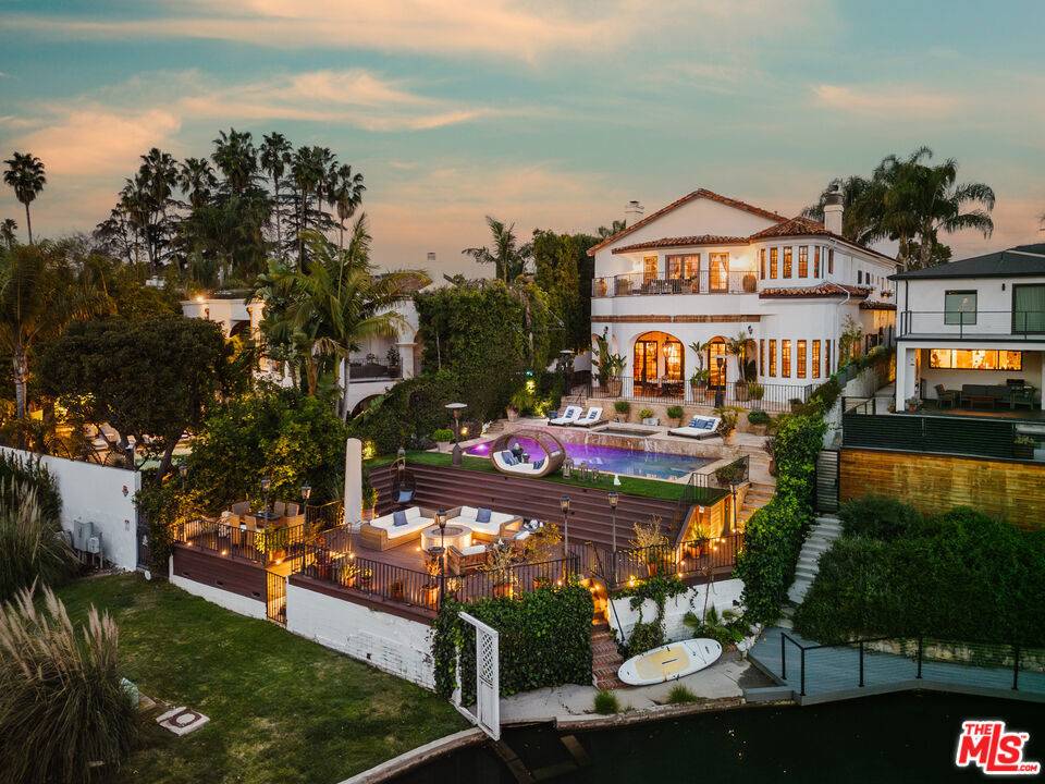 Toluca Lake, CA 91602,10064 Toluca Lake AVE