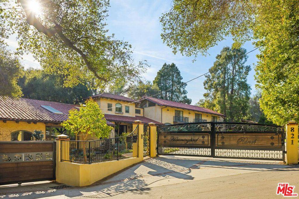Calabasas, CA 91302,821 Camino Colibri