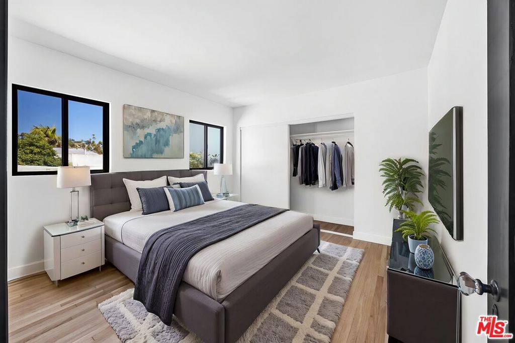 Los Angeles, CA 90068,2060 High Tower DR