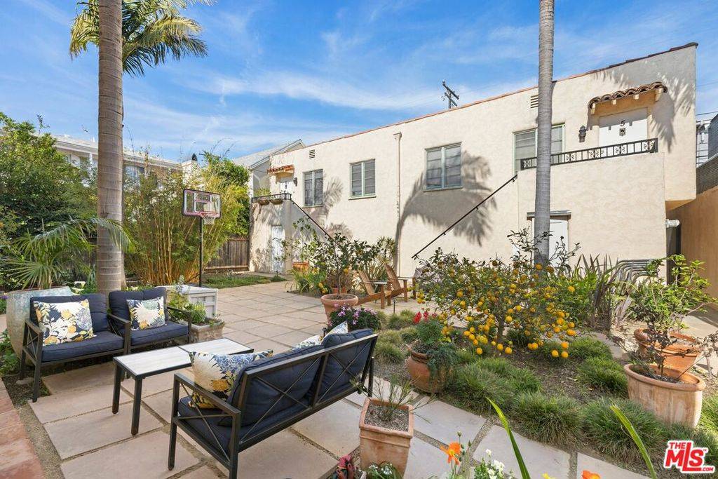 Santa Monica, CA 90403,827 12th ST