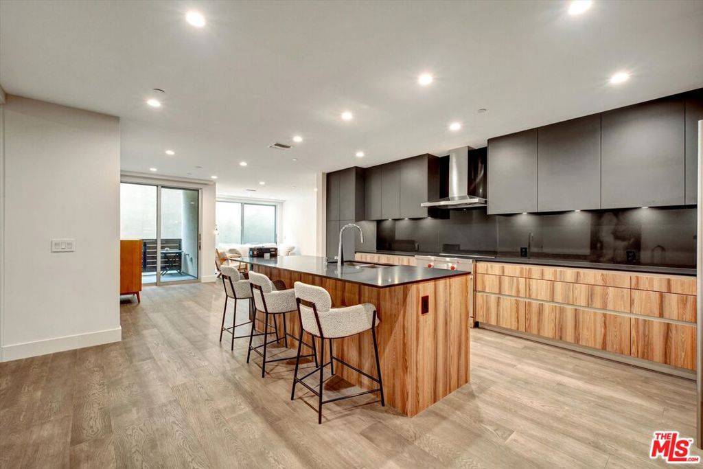 West Hollywood, CA 90069,728 N Sweetzer AVE #117