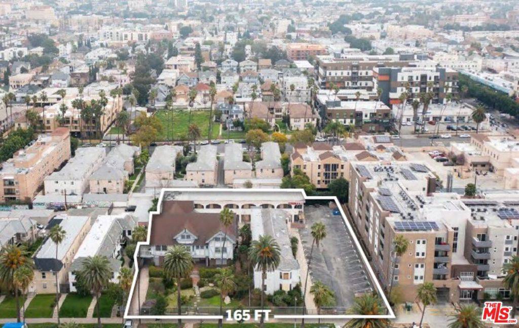 Los Angeles, CA 90006,1216 Menlo AVE
