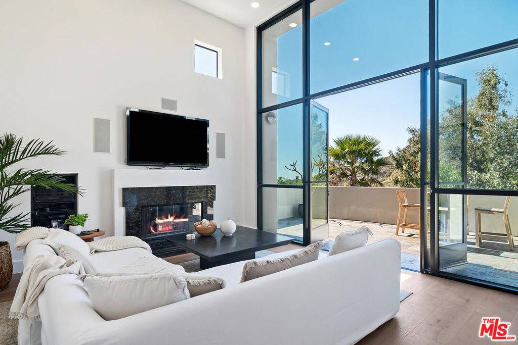 Malibu, CA 90265,2909 Valmere DR
