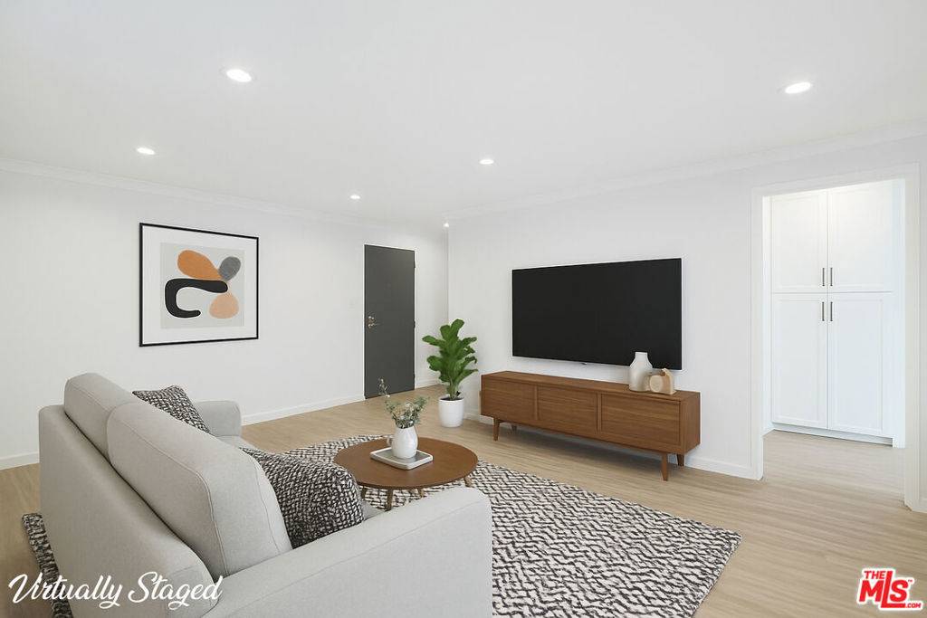 West Hollywood, CA 90069,960 Larrabee ST #214