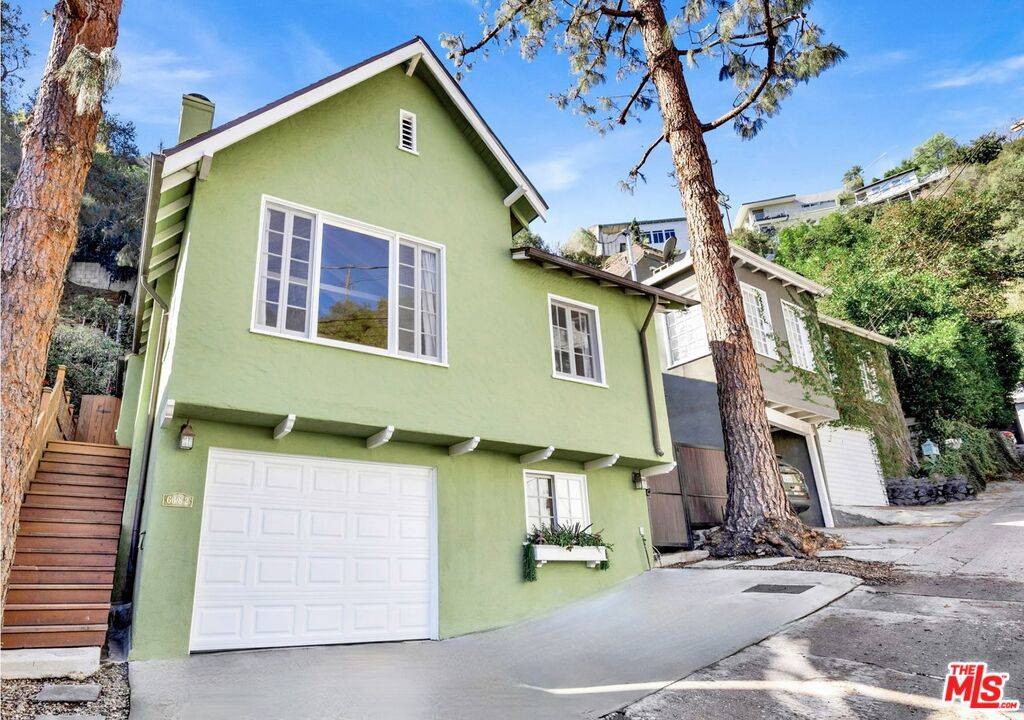 Los Angeles, CA 90068,6182 Glen Oak ST