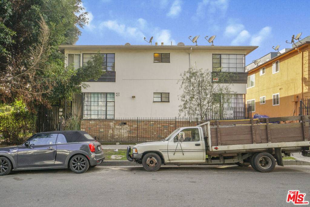 Los Angeles, CA 90005,823 S Oxford AVE