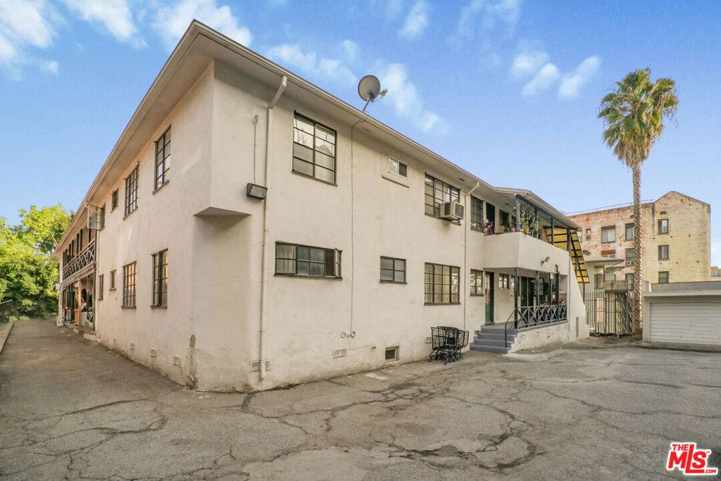 Los Angeles, CA 90005,823 S Oxford AVE